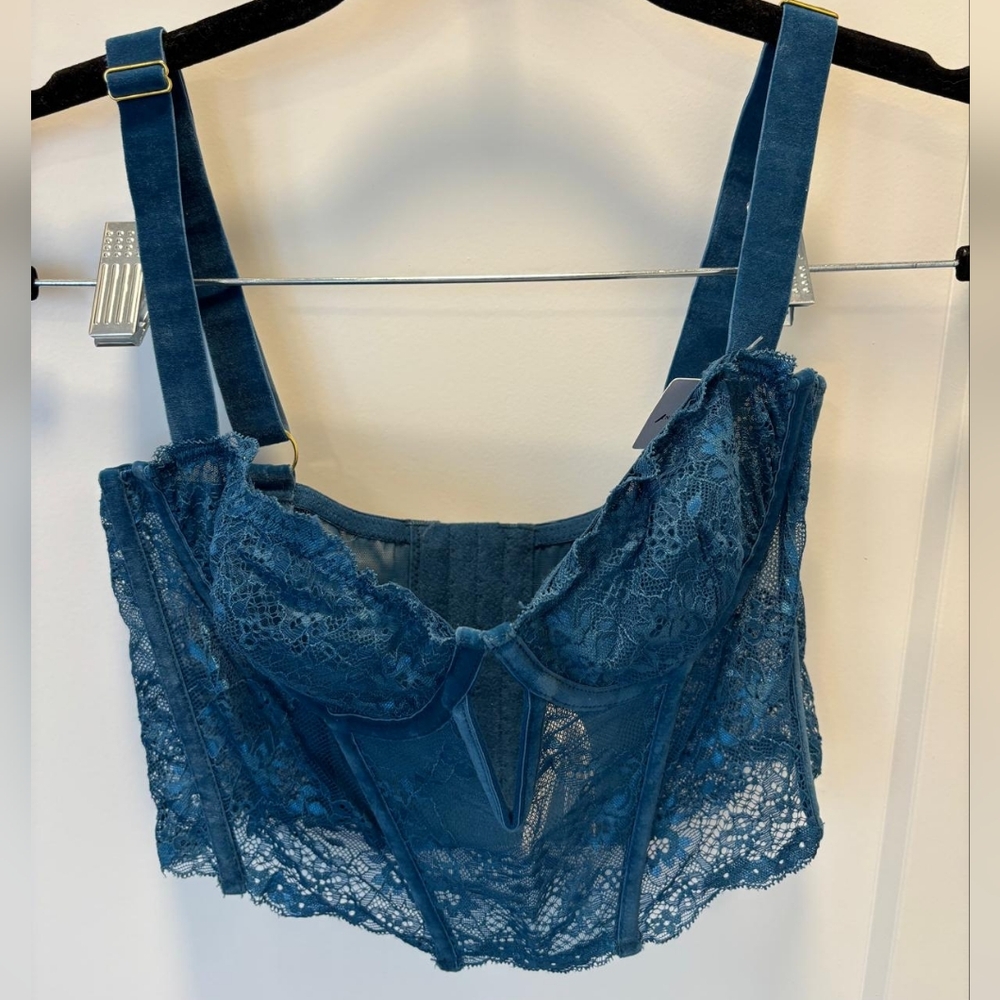 New Anthropologie Lace Velvet Corset Top. Size M
